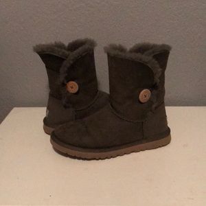 Army green UGG low boots